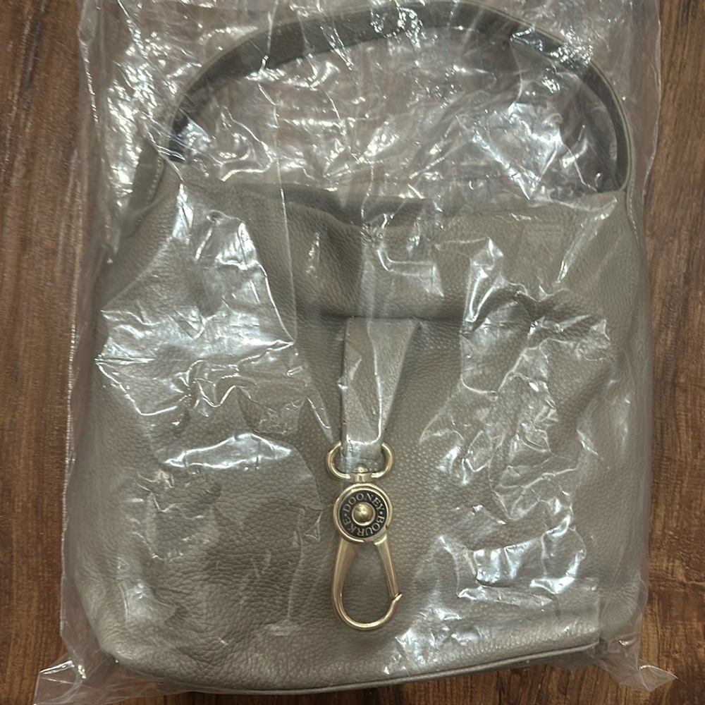 NEW-Dooney & Bourke Pebble Leather Lock Sack-Taupe - Picture 2 of 11